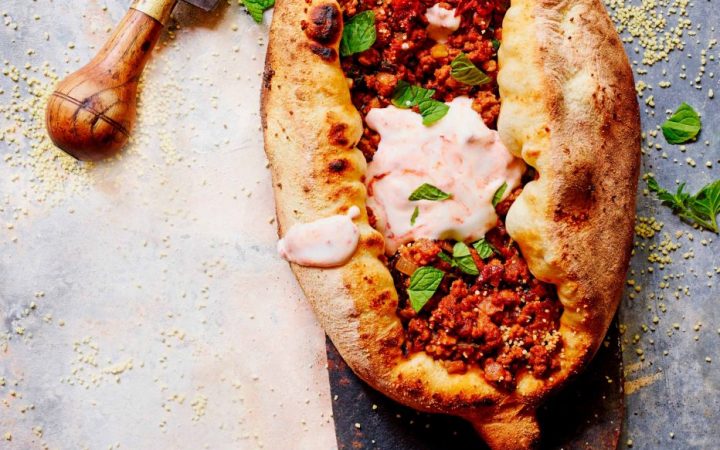 pizza met lamsgehakt, komijn & couscous