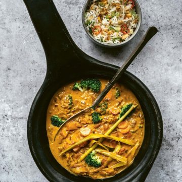 Groentecurry met gebakken rijst